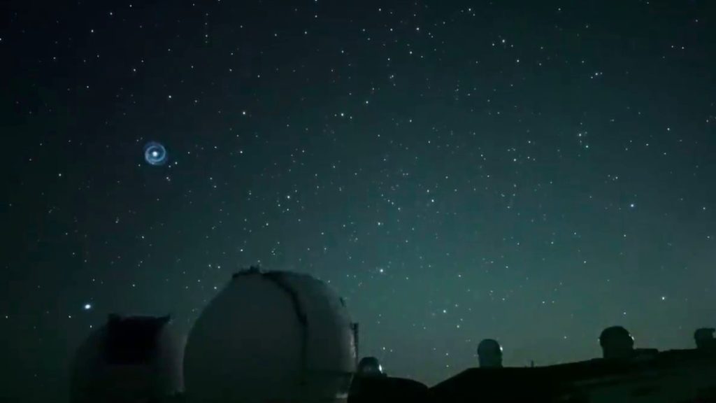 Espiral misteriosa captada por um telescópio no céu noturno do Havai (vídeo)