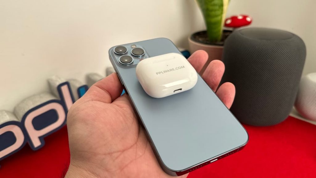 Apple mantém desenvolvimento do carregamento inverso no iPhone