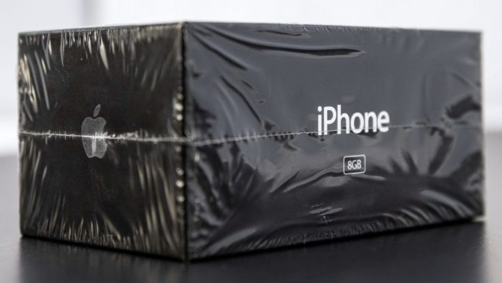 Apple iPhone original e selado vendido em leilão por mais de 63 mil dólares