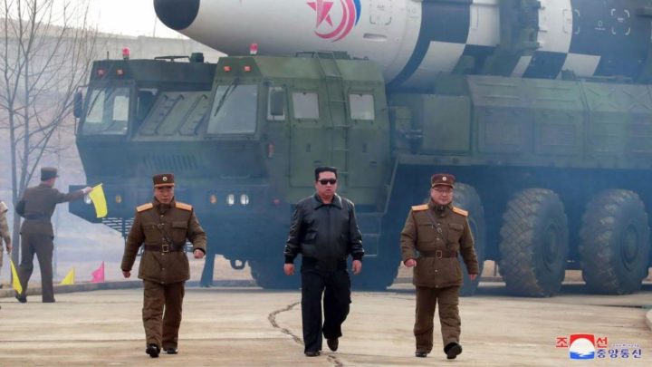 Míssil balístico lançado por Pyongyang... aterrou no Japão