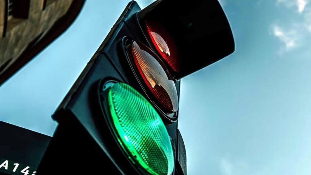 Autonomia deixará de ser um problema… até já existem semáforos que carregam elétricos