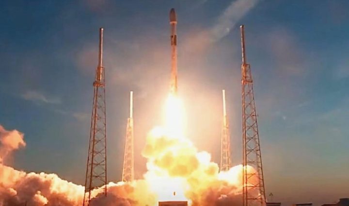 Starlink lanza 21 satélites 