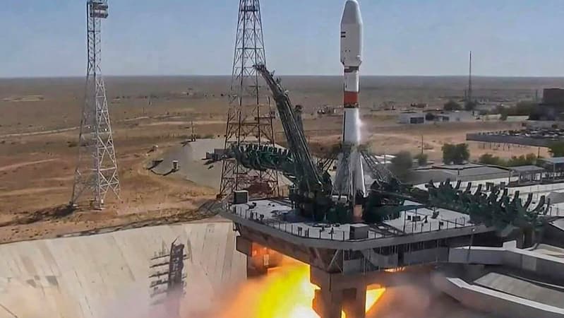 Rússia lançou foguetão com satélite militar a bordo