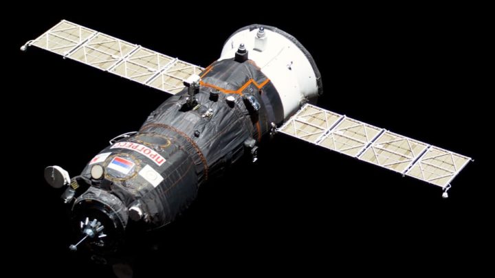 Imagem da nave espacial não tripulada Progress, da Rússia na Estação Espacial Internacional, iSS