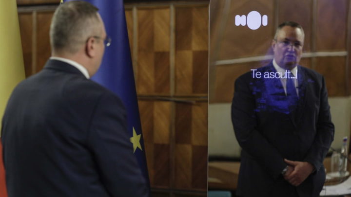Primeiro-ministro da Roménia, Nicolae Ciuca, durante a apresentação e demonstração do novo sistema baseado em IA