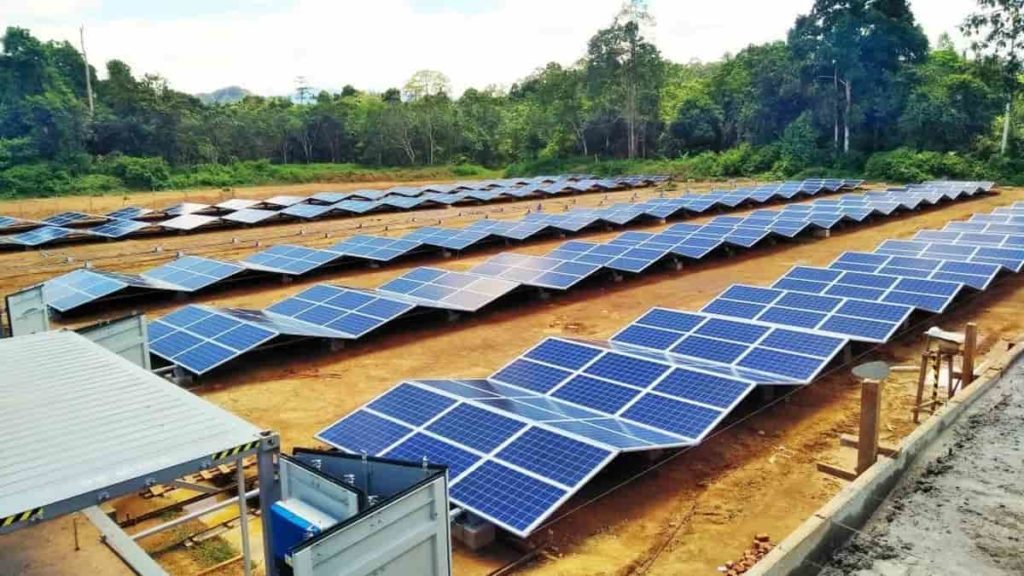 Não foi em Portugal, mas podia! Veja um “acordeão” de 200 painéis solares