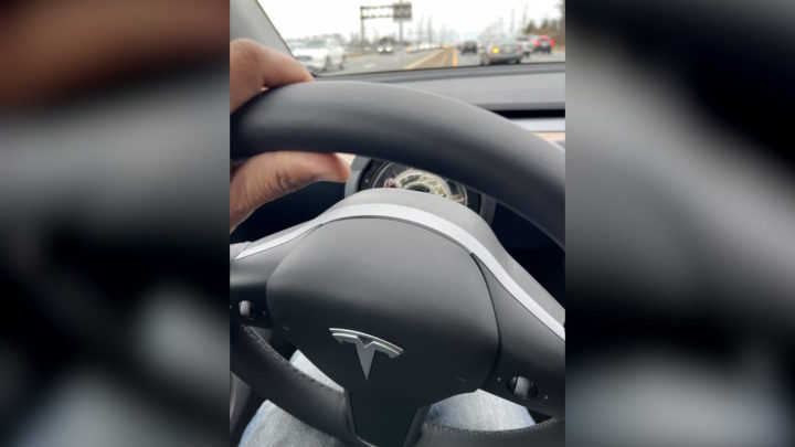 Carros Tesla Model Y que perderam o volante estão sob investigação