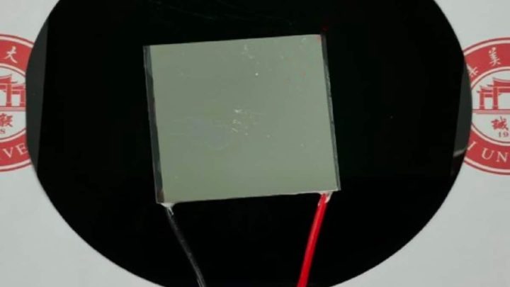 Imagem de dispositivo gerador termoelétrico capaz de gerar eletricidade de dia e de noite