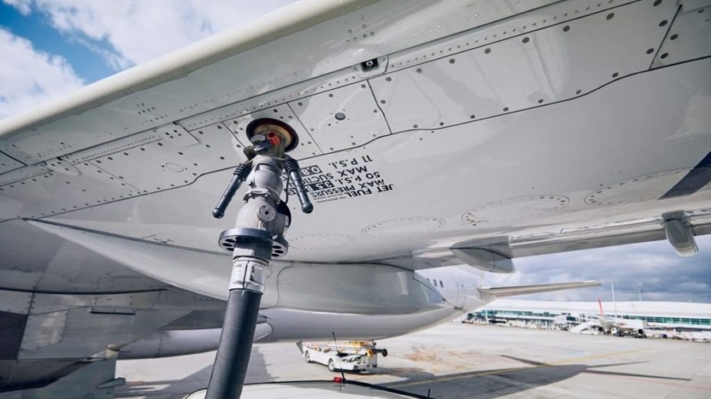 UE concordou em apertar companhias aéreas para descarbonizar o setor da aviação