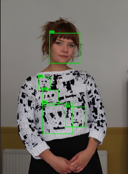Imagem de camisola que confunde o reconhecimento facial