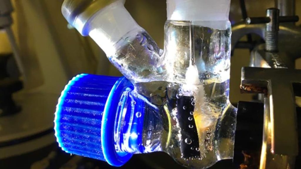 Cientistas produzem combustível limpo, barato e infinito. Poderá ser um entrave aos elétricos?