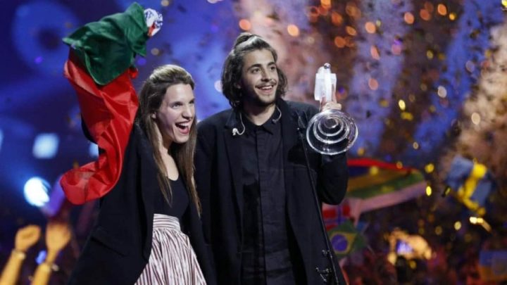 Salvador Sobral, vencedor da Eurovisão por Portugal, em 2017, ao lado da irmã Luísa Sobral