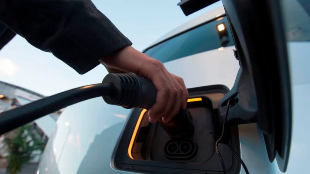 E se lhe pagassem para transformar o seu carro num veículo elétrico?