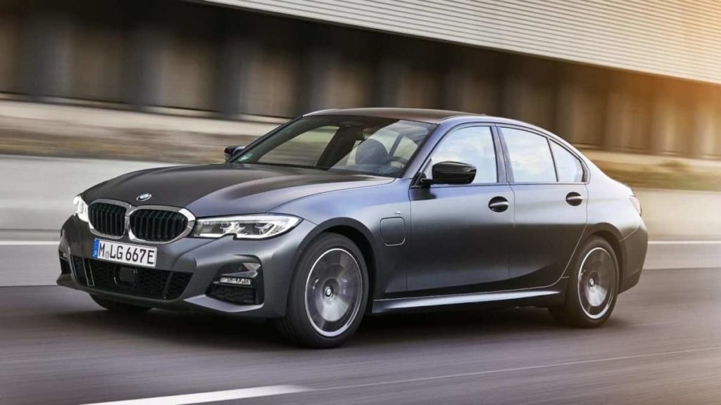 BMW não faz all-in nos elétricos porque abolir os térmicos ignora a vontade dos clientes