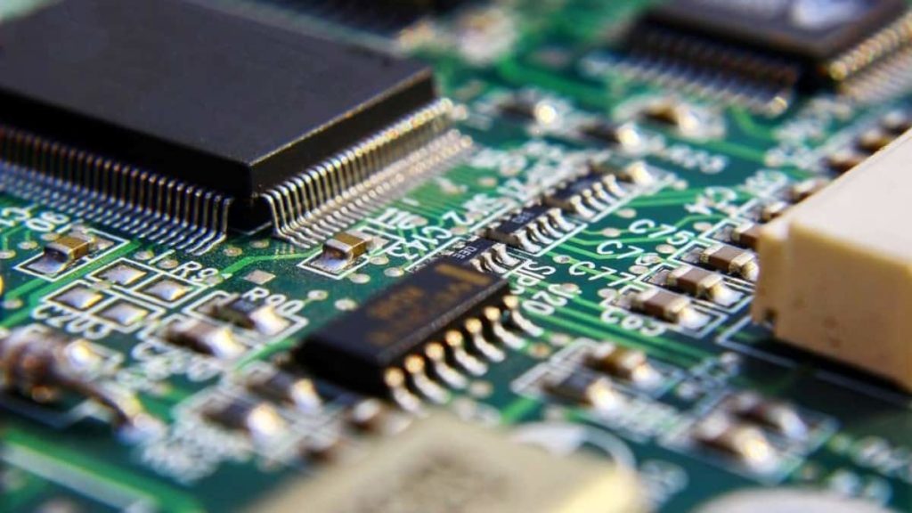 Europa vai investir mais de 8 mil milhões de euros para se destacar na indústria dos chips