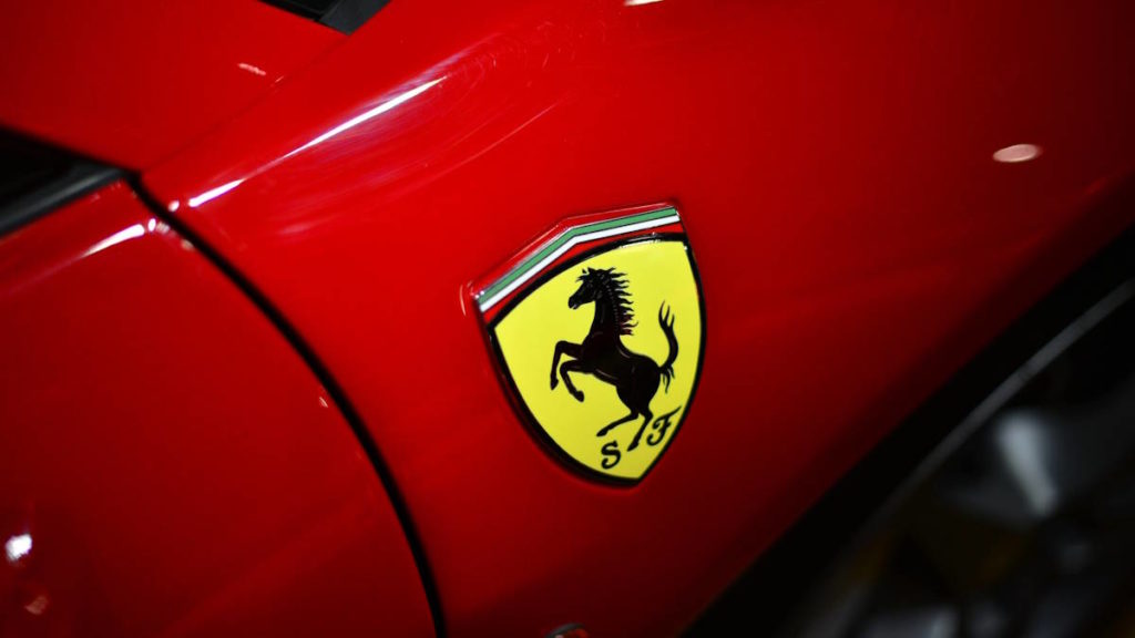Ferrari carros elétricos fábrica