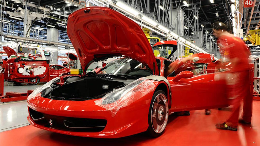 Ferrari carros elétricos fábrica