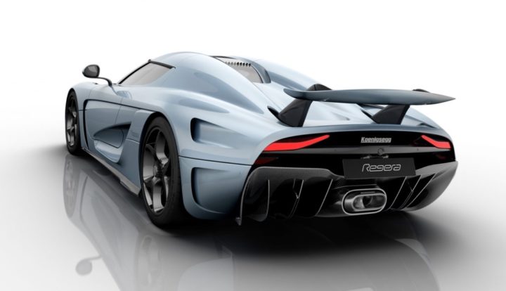 Este es el coche más rápido, alcanzando velocidades de hasta 400 km/h