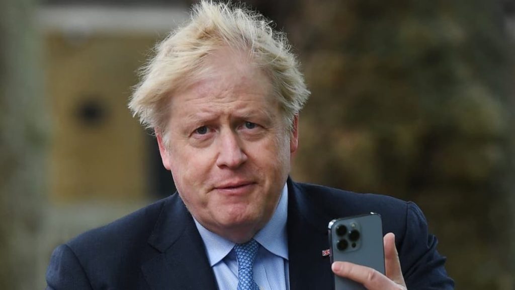 Boris Johnson esqueceu-se da password do seu iPhone e complicou as investigações