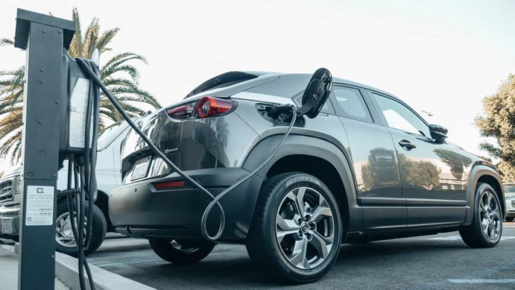 Quer um carro elétrico, mas teme pela autonomia? Veja no que se gasta mais energia