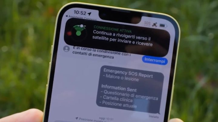 Imagem do SOS Emergência via Satélite a funcionar num iPhone 14 na Itália