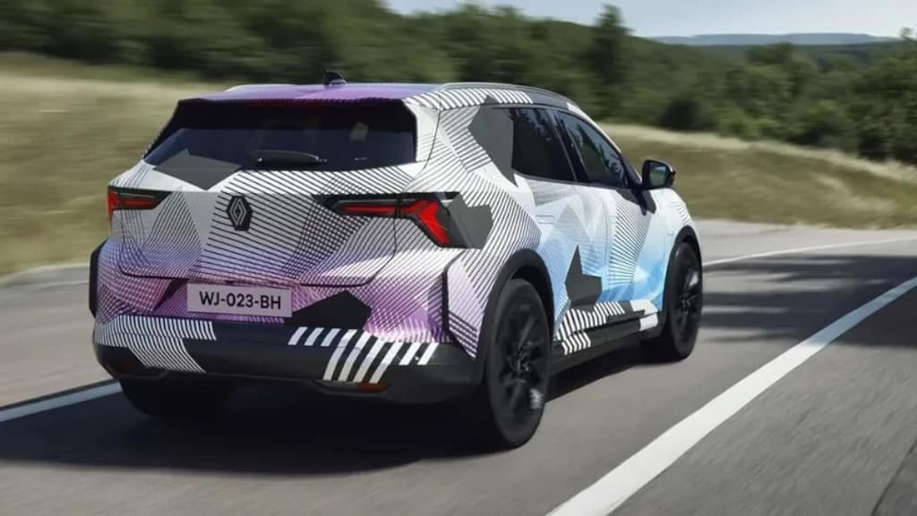 Renault Scenic E-Tech will be presented on September 4, at the same time as its competitor