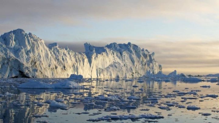 Gelo derretido, no Ártico, pelas temperaturas