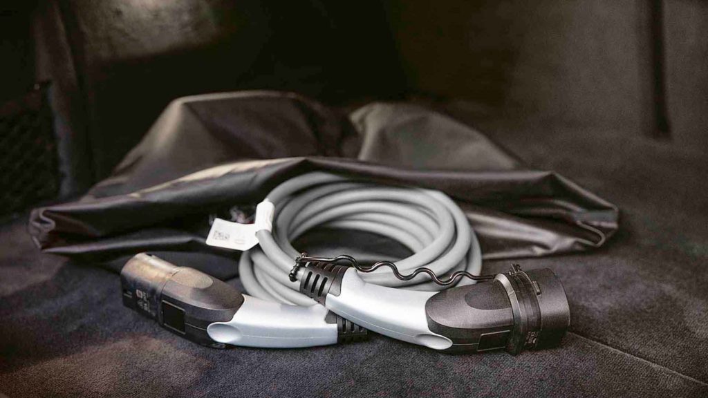 Cuidado! Ladrões andam agora a roubar cabos de carros elétricos