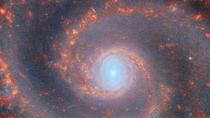 Imagem captada pelo Telescópio James Webb da Galácxia Whirlpool