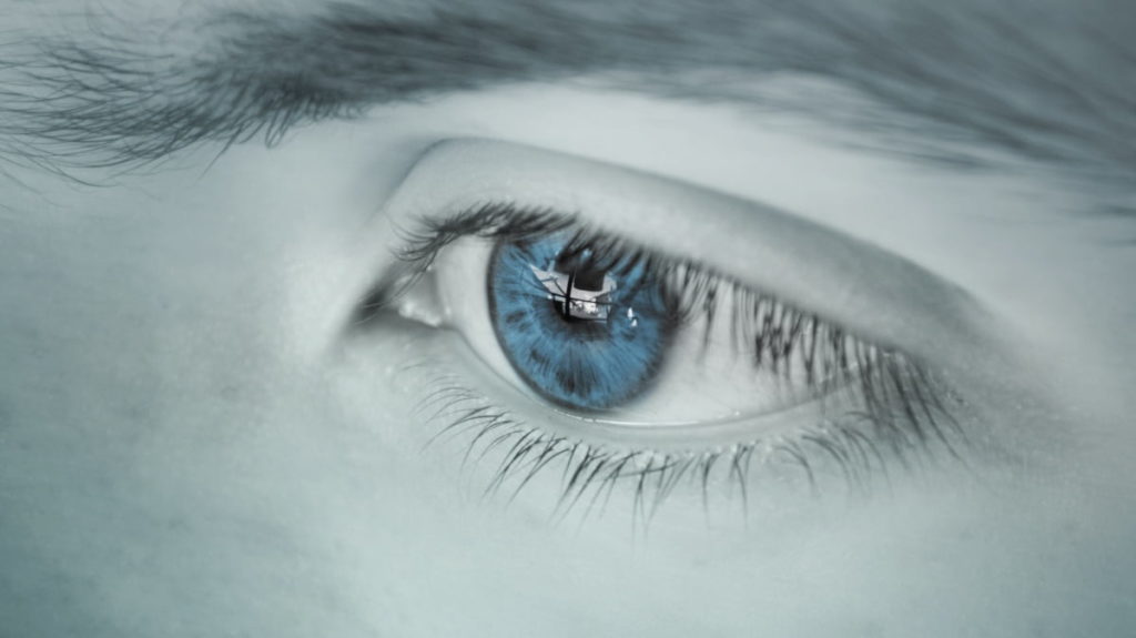 Esta é a pior coisa que pode fazer aos seus olhos, segundo uma oftalmologista