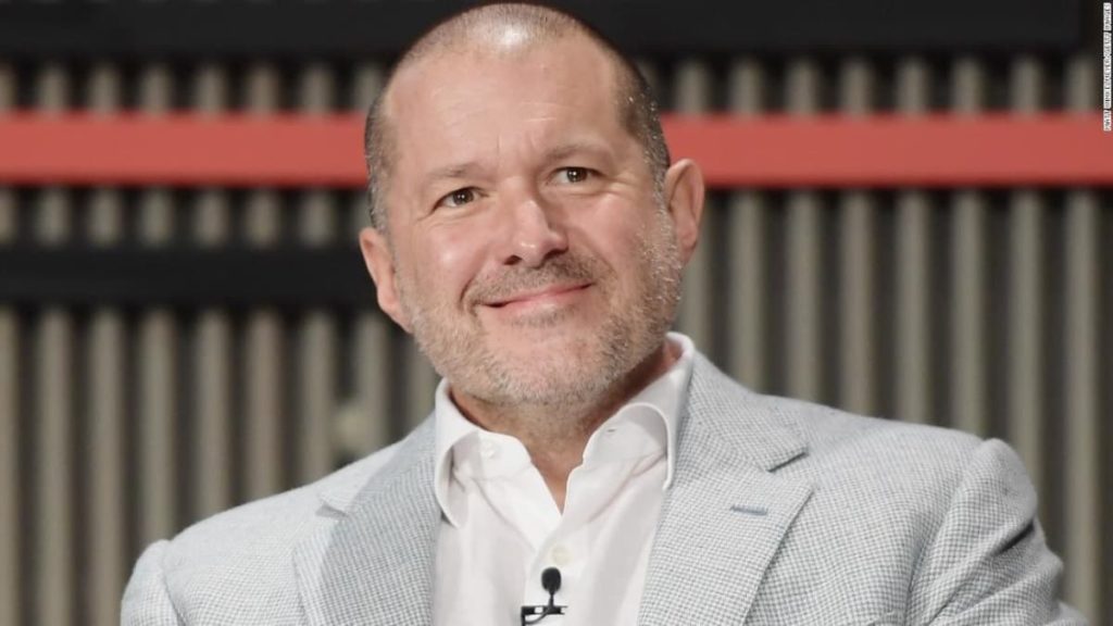 Estamos obcecados com a tecnologia, mas Jony Ive diz que o seu dispositivo de IA vai resolvê-lo