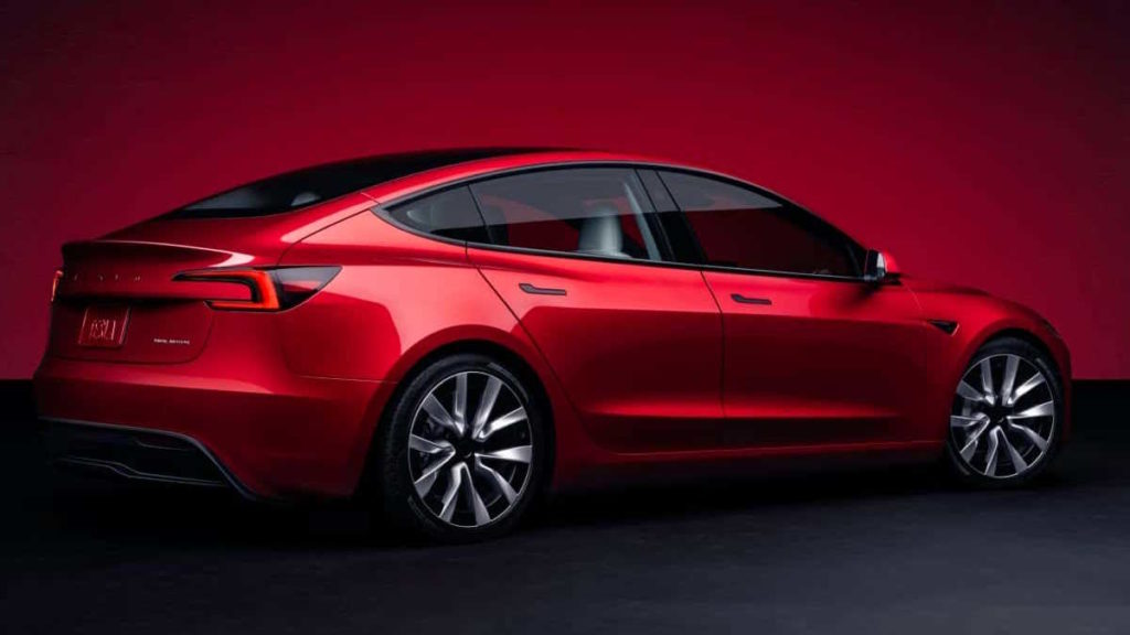 Tesla Model 3 ruído carro