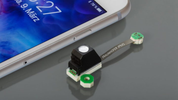 Dispositivo do tamanho de um smartphone que pode detetar as fibras de um tecido