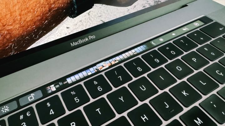 Imagem do Macbook Pro com a Touch Bar