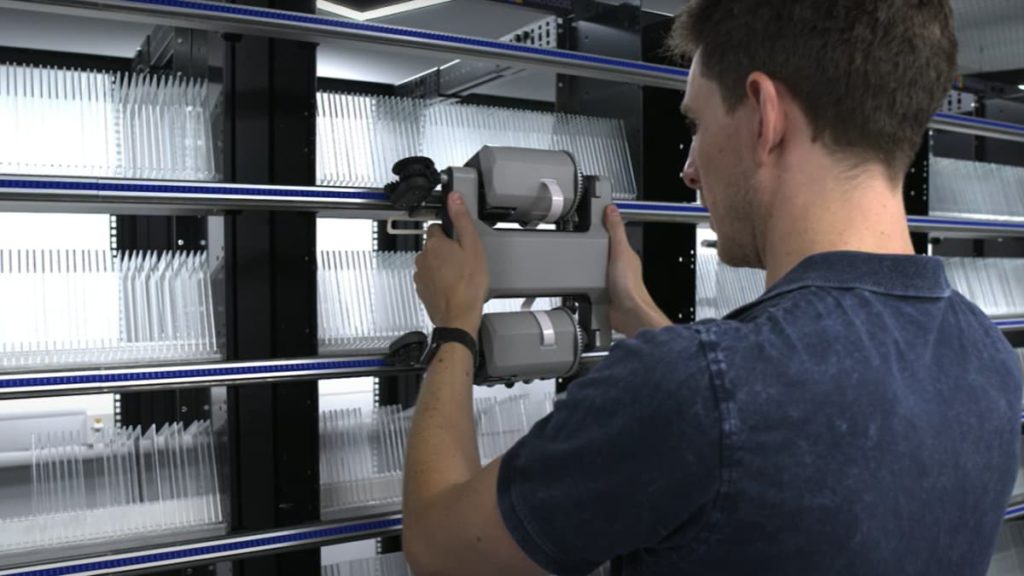 Project Silica: Microsoft conseguiu armazenar 7 TB de dados em vidro!