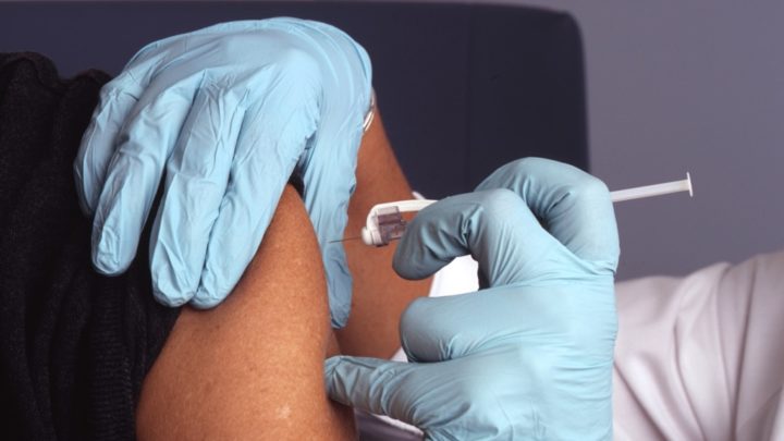 Mais de 315 mil pessoas vacinadas na primeira semana