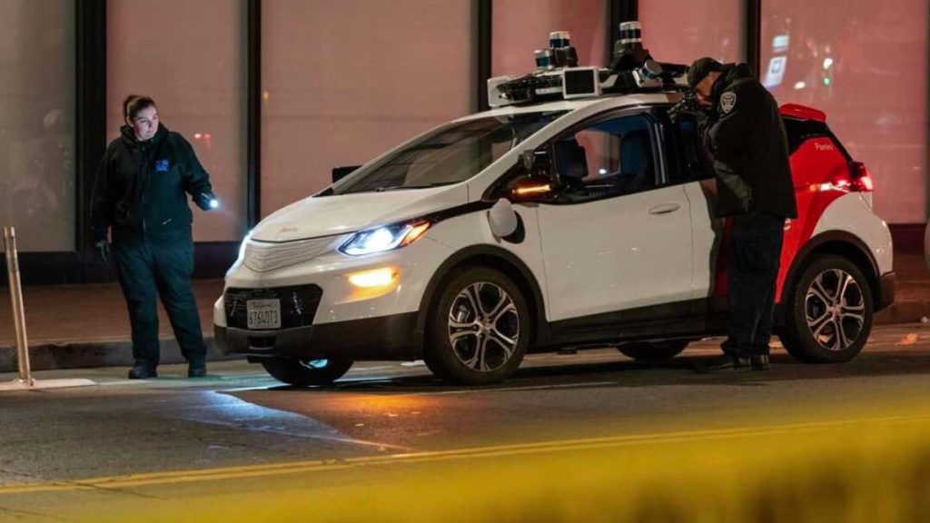 Leis da Califórnia impedem que sejam passadas multas a carros autónomos sem condutor