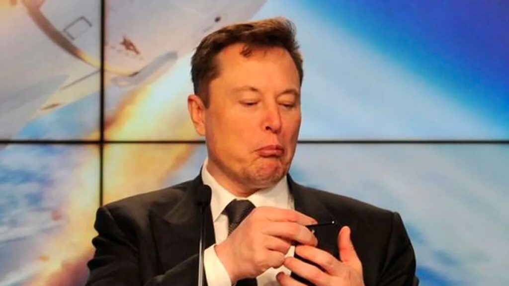 Fortuna de Elon Musk perdeu quase um quarto do seu valor