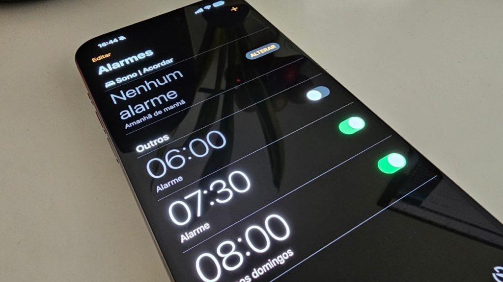 Bizarro: alarme de um iPhone dispara às 9h25 há cinco anos e ninguém sabe porquê