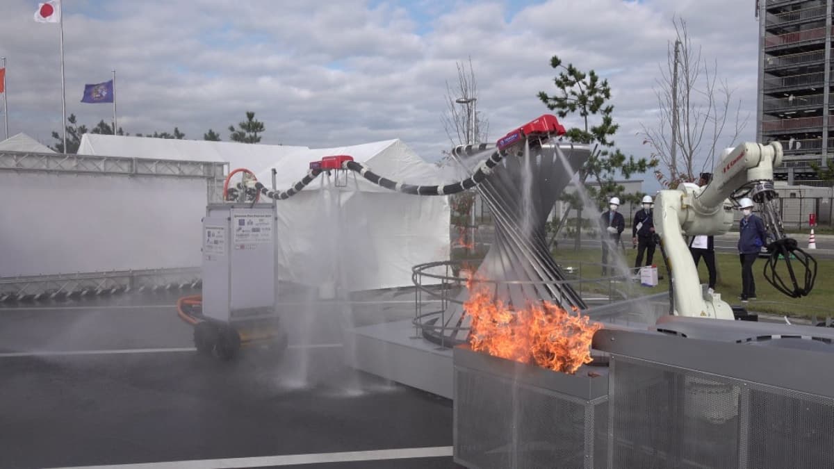 Dragão Bombeiro do Japão não cospe fogo e serve para apagar incêndios