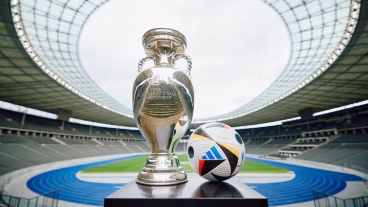 Bola Fussballliebe da Adidas para o Euro 2024, com microchip