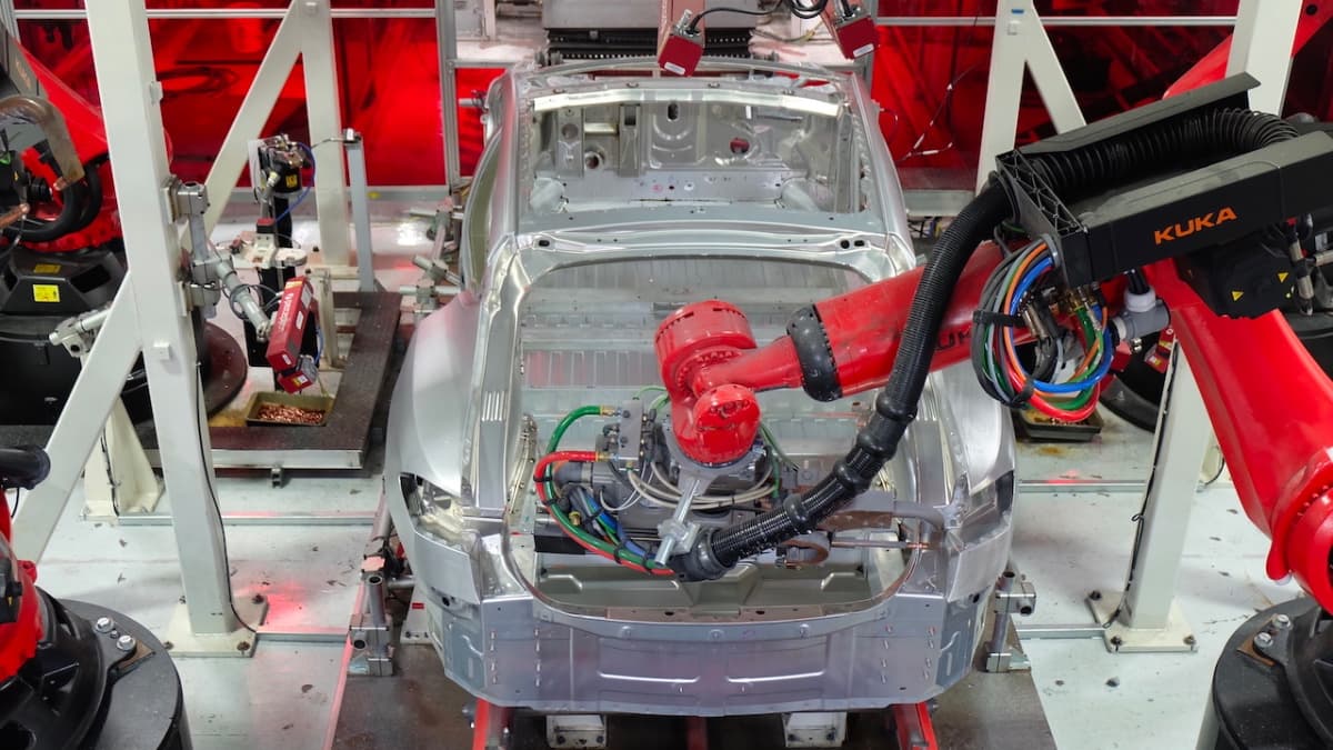 Relatório revelou que robô da Tesla atacou e feriu engenheiro na fábrica do Texas