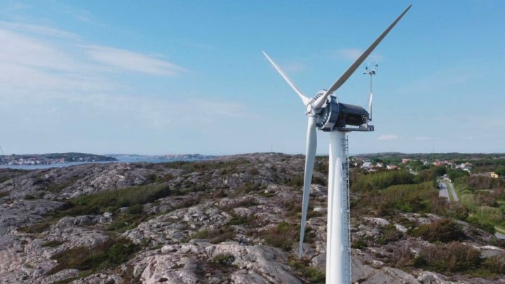 Imagem de uma turbina eólica de madeira mais alta do mundo na Suécia