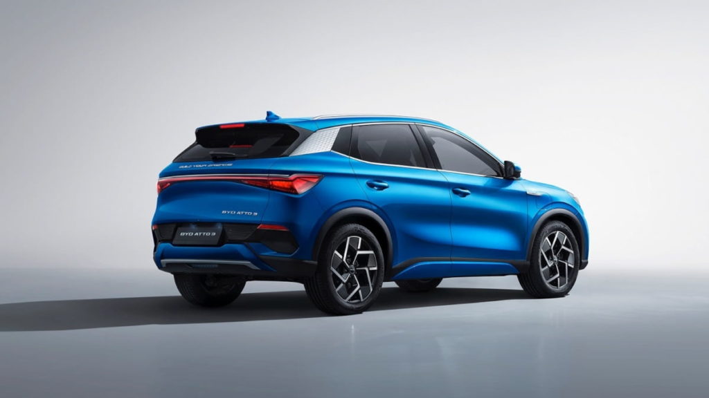 Raízen e BYD vão criar uma rede de estações de carregamento para elétricos no Brasil