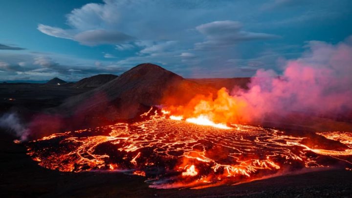 Imagem vulcão na Islândia que poderá fornecer energia geotérmica ilimitada