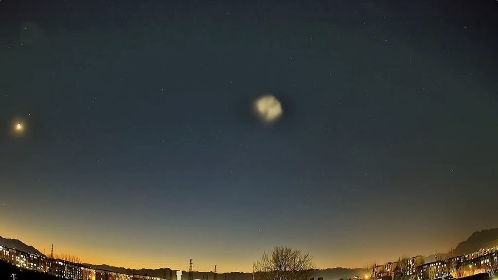 Pilotos de avião têm relatado ver OVNIs no espaço aéreo…