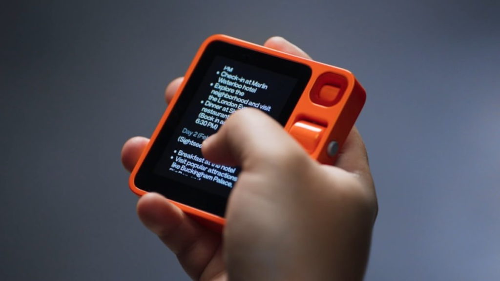 Rabbit R1: um assistente virtual de bolso alimentado por IA