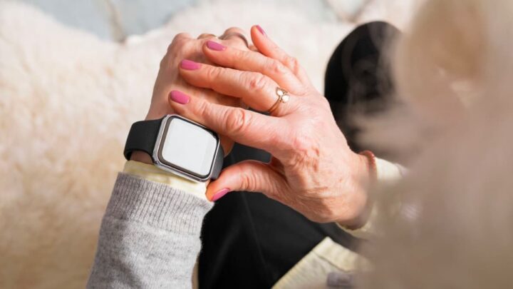 Ilustração de Apple Watch que poderá ajudar pessoas com artrite reumatoide