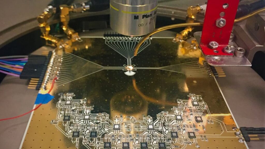 Investigadores criaram um chip de computador “impossível de piratear” que funciona com luz