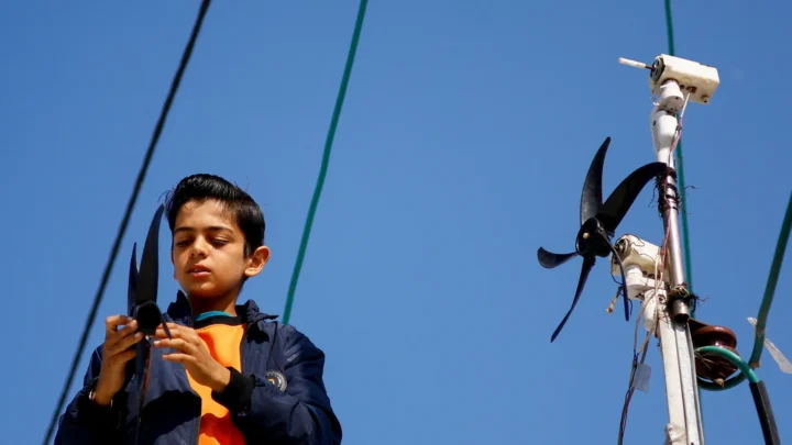 Newton de Gaza: Jovem cria sistema para gerar luz